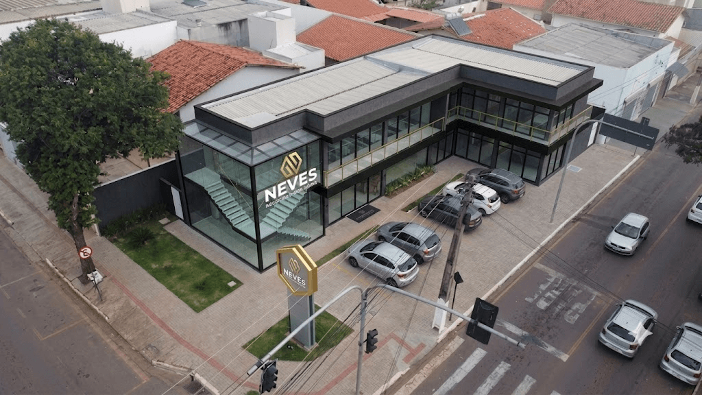 Modelo sede Neves — fachada envidraçada
